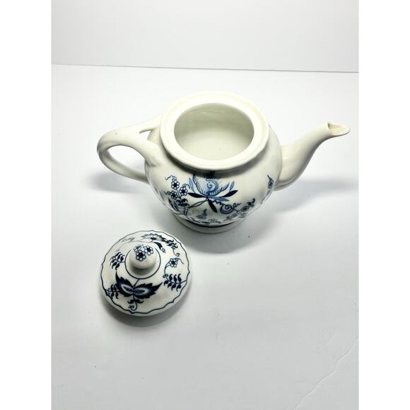 Blue Danube “Blue Onion” Porcelain Teapot & Lid 6” 28oz - Picture 4 of 6